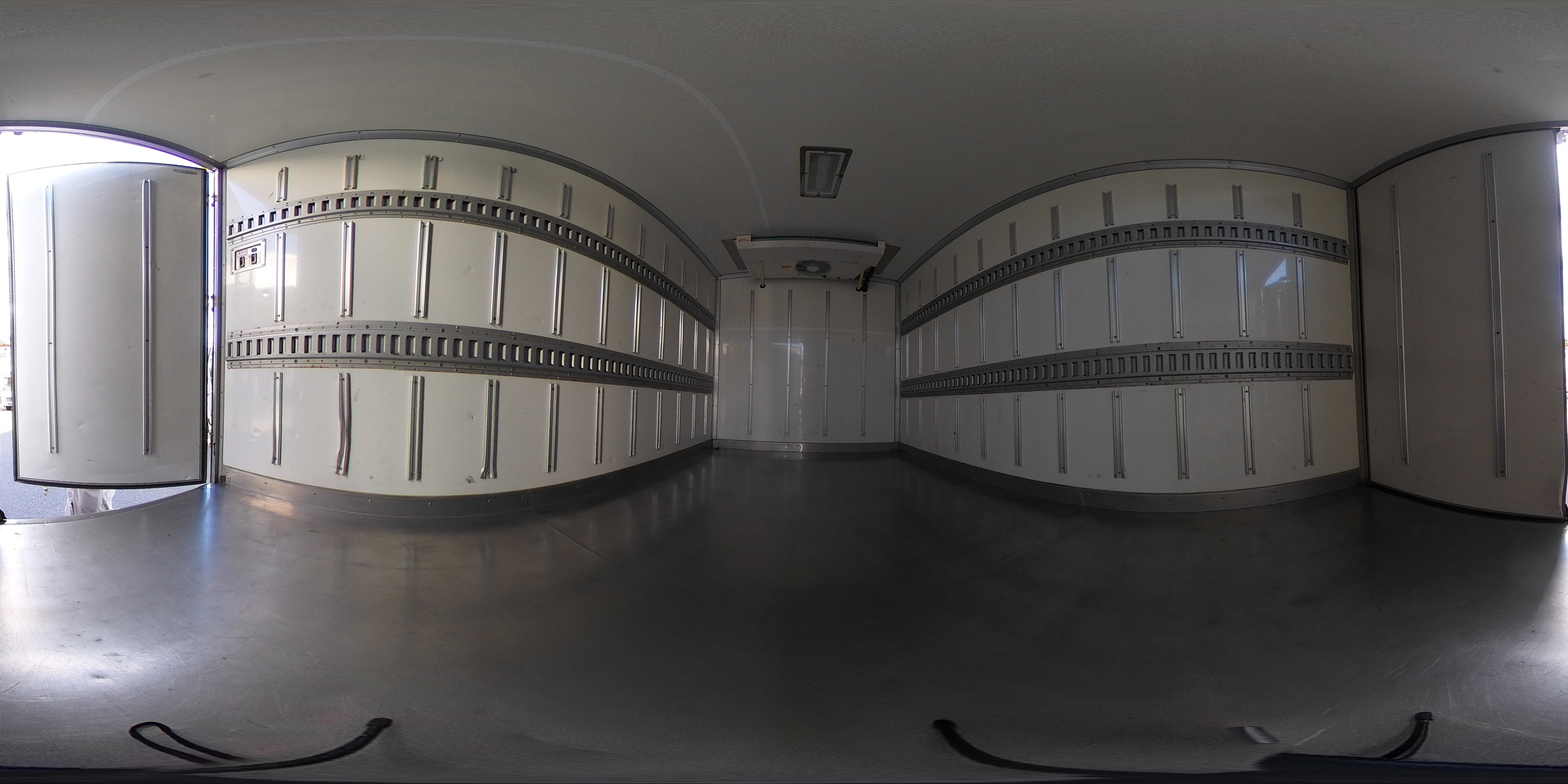 ダイナ　１０尺　冷蔵冷凍車　積載２０００ｋｇ　－７℃設定　デンソー製　全低床　ラッシング２段　バックモニター　ＡＴ車！準中型（５トン限定）免許対応！2