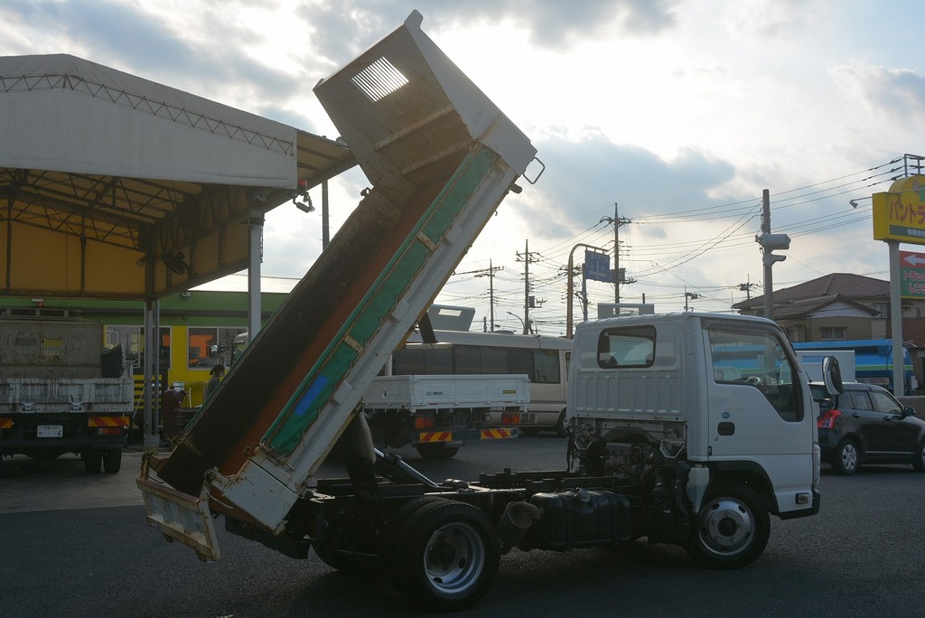 エルフ　強化ダンプ　極東製　積載２０００ｋｇ　三方開　手動式コボレーン　ＥＴＣ　フルフラットロー　坂道発進補助　５速ＭＴ！準中型（５トン限定）免許対応！21