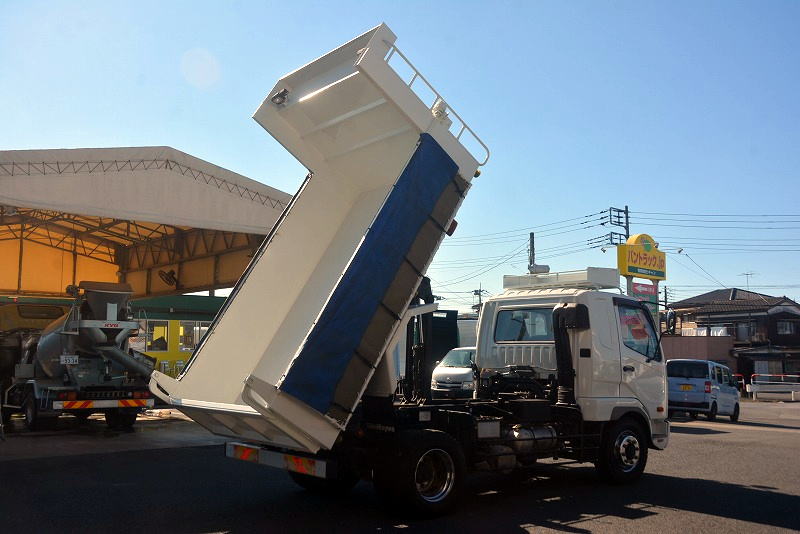 ファイター　増トン　「ベッド付き」　新明和製　土砂ダンプ　積載７５００ｋｇ　電動コボレーン　鳥居アングル補強　ルーフキャリア　バックカメラ　ＥＴＣ　キーレス　タコグラフ　坂道発進補助　ホイールメッキ加工有り！６速ＭＴ！　AK23