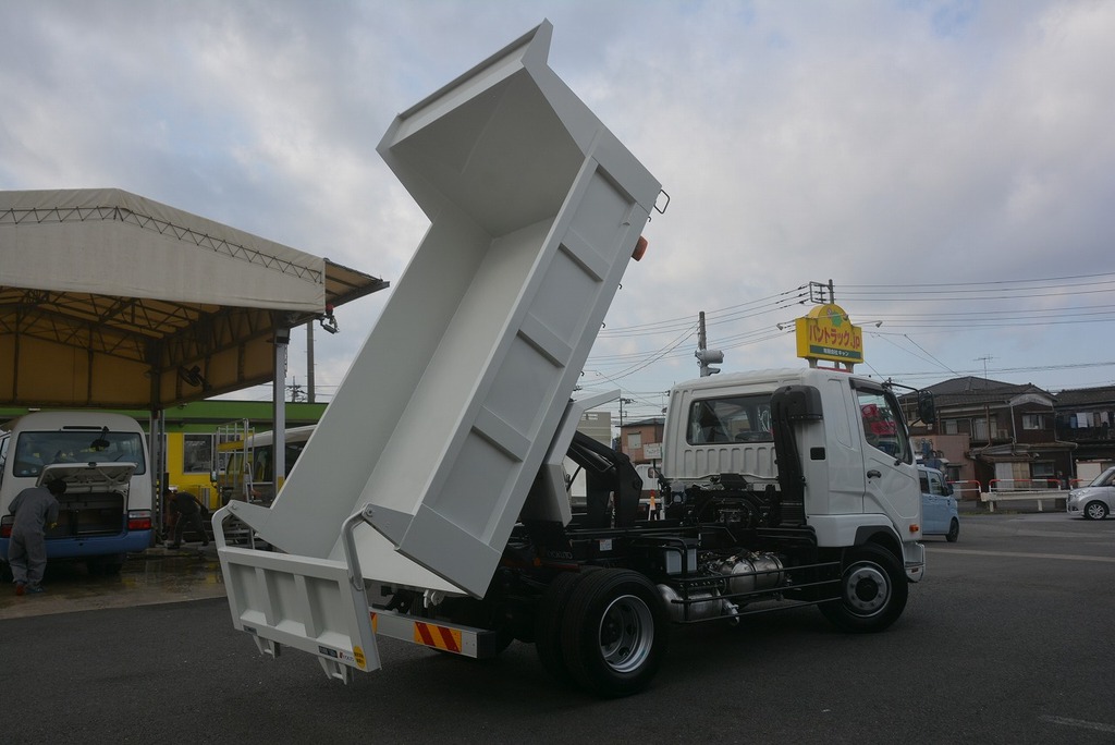 （未使用）　ファイター　増々トン　「ベッド付き」　土砂ダンプ　積載７９００ｋｇ　極東製　一方開　オートエアコン　坂道発進補助　ＥＴＣ　衝突軽減ブレーキ　車線逸脱警報　６速ＭＴ！27