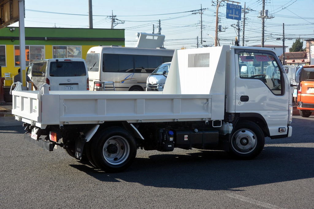 エルフ　強化ダンプ　極東製　積載３０００ｋｇ　三方開　フルフラットロー　坂道発進補助　６速ＭＴ！　車検付「令和４年９月」まで！6