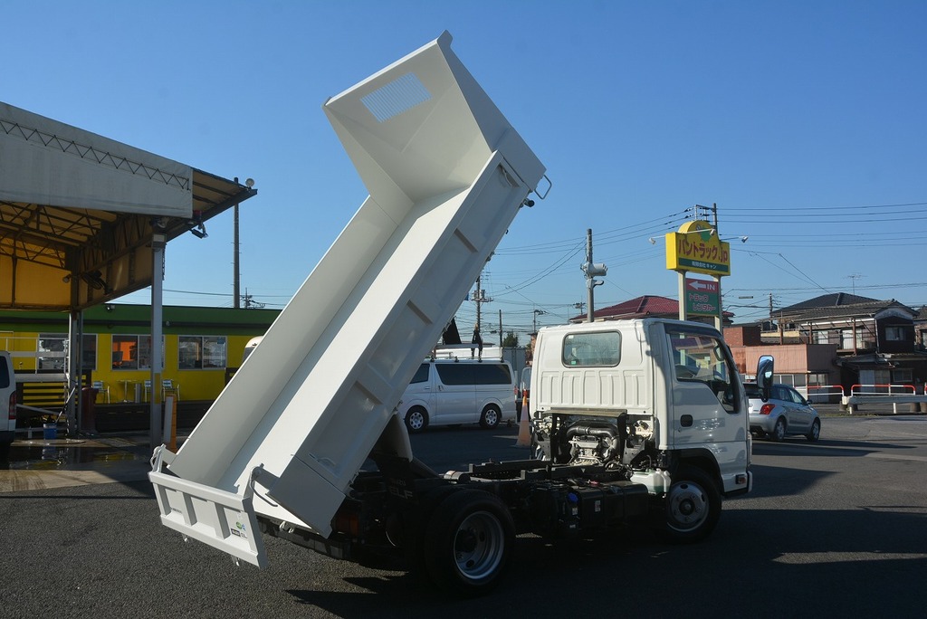 エルフ　強化ダンプ　極東製　積載３０００ｋｇ　三方開　フルフラットロー　坂道発進補助　６速ＭＴ！　車検付「令和４年９月」まで！18