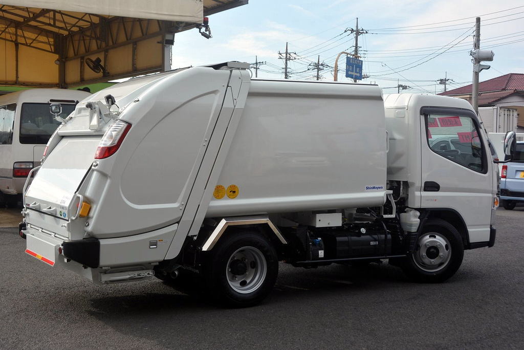 （未使用）　キャンター　パッカー車　プレス式　新明和製　積載２０００ｋｇ　連続動作　４．３立米　汚水タンク　防臭扉　左電格ミラー　アドブルー　衝突軽減ブレーキ　車線逸脱警報　５速ＭＴ！車検「Ｒ５年３月まで！」6