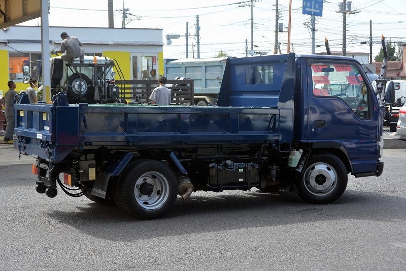 タイタン　標準幅　強化　ローダーダンプ　積載３０００ｋｇ　新明和製　三方開　手動コボレーン　ダンプピン　フォグランプ　ワンオーナー！５速ＭＴ！AK6