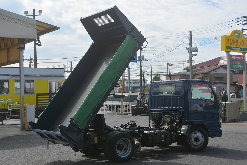 タイタン　標準幅　強化　ローダーダンプ　積載３０００ｋｇ　新明和製　三方開　手動コボレーン　ダンプピン　フォグランプ　ワンオーナー！５速ＭＴ！AK24