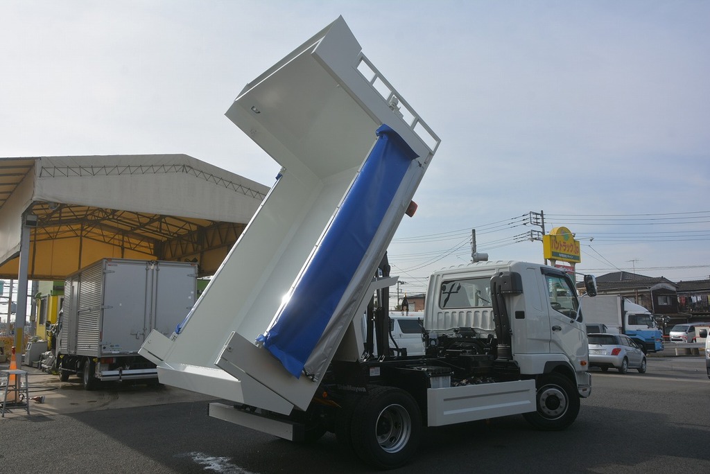 （未使用）　ファイター　増トン　「ベッド付き」　土砂ダンプ　新明和製　一方開　積載７０００ｋｇ　電動コボレーン　鳥居ハシゴ付き　ＥＴＣ　オートエアコン　坂道発進補助　メッキパーツ　６速ＭＴ！29