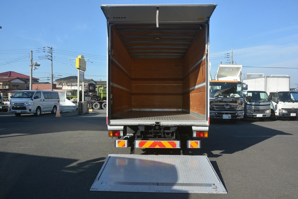 エルフ　「ワイドロング」　アルミバン　積載２０００ｋｇ　跳ね上げ式パワーゲート付き　ラッシング２段　荷台シマ板張り　導風板　バックカメラ　ＥＴＣ　社外ナビ　日本フルハーフ製　フォグランプ　ＡＴ車！15