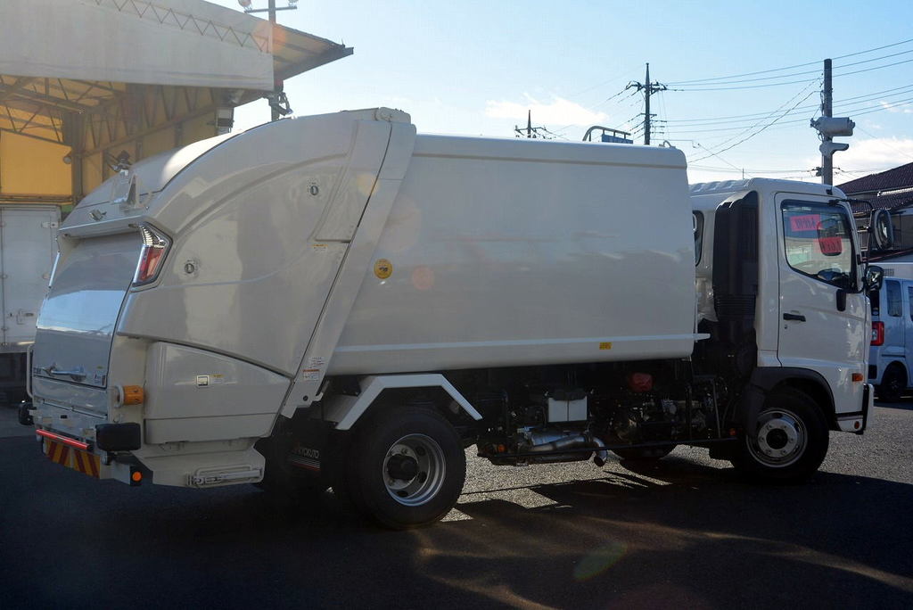 （未使用）　レンジャー　４トン　「ベッドレス」　パッカー車　プレス式　積載１６００ｋｇ　極東製　８．７立米　連続動作　汚水タンク　防臭扉　バックカメラ　６速ＭＴ！車検「Ｒ５年３月まで！」4