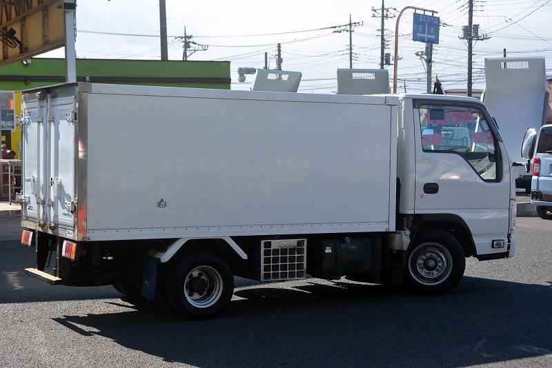 エルフ　「標準幅　ショート」　冷蔵冷凍車　積載１５００ｋｇ　低箱　東プレ製　－３０度設定　フラットロー　キーストン　ラッシング１段　エアリブ　バックカメラ　ＥＴＣ　５速ＭＴ！　AK6