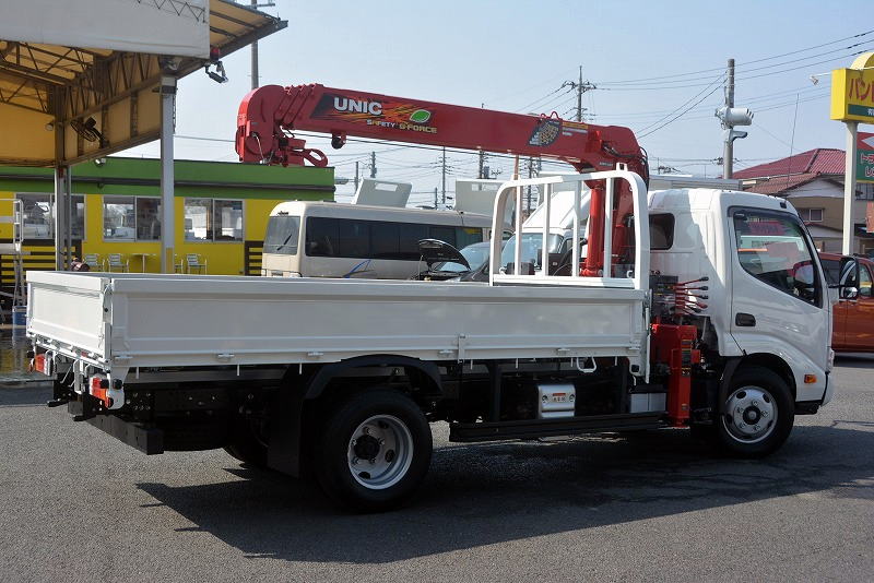 （未使用）　デュトロ　「標準幅　ロング」　４段クレーン　古河ユニック製　積載３０００ｋｇ　ラジコン　フックイン　２．９３ｔ吊　差し違いアウトリガー　セイコーラック　バックカメラ　坂道発進補助　左電格ミラー　クリアランスソナー　電動パーキングブレーキ　６速ＭＴ！車検「Ｒ５年６月まで！」6