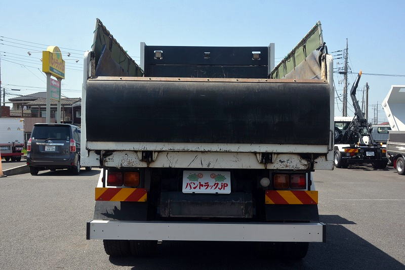 ファイター　増トン　「ベッド付き」　土砂ダンプ　新明和製　積載７３００ｋｇ　一方開　電動コボレーン　鳥居アングル補強　角パイプ３段サイドバンパー　バックカメラ　センターテーブル　ホイールメッキ加工有り　メッキパーツ多数！６速ＭＴ！2