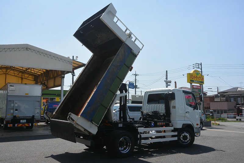 ファイター　増トン　「ベッド付き」　土砂ダンプ　新明和製　積載７３００ｋｇ　一方開　電動コボレーン　鳥居アングル補強　角パイプ３段サイドバンパー　バックカメラ　センターテーブル　ホイールメッキ加工有り　メッキパーツ多数！６速ＭＴ！24