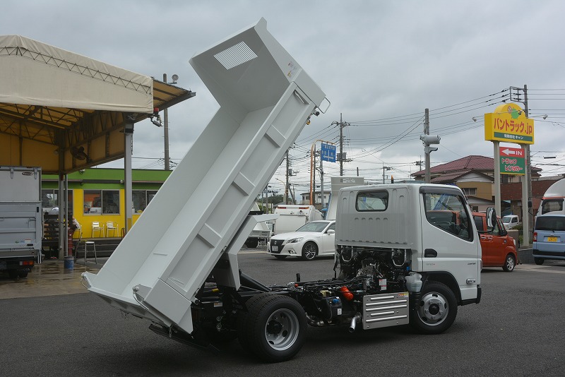 （未使用）　キャンター　「標準幅」　強化　ローダーダンプ　新明和製　三方開　積載３０００ｋｇ　ダンプピン　スライド用ラジコン　坂道発進補助　左電格ミラー　スマートキー　ＬＥＤヘッドライト　フォグランプ　衝突軽減ブレーキ　車線逸脱警報　５速ＭＴ！車検「Ｒ６年６月まで！」22