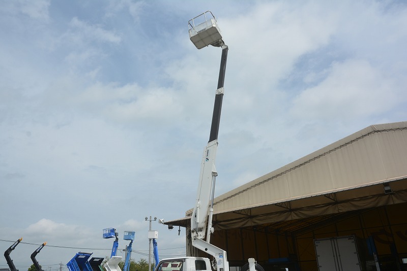 エルフ　高所作業車　タダノ製（ＡＴ－１００ＴＧ）　最大地上高９．９ｍ　鉄製バケット　バケット積載荷重２００ｋｇ　積載５００ｋｇ　ブーム自動格納　ジャッキ自動張り出し　ジョイスティックタイプ　ＡＣ１００Ｖ　坂道発進補助　左電格ミラー　ＥＴＣ　アワーメーター１２０４ｈ　６速ＭＴ！ 26