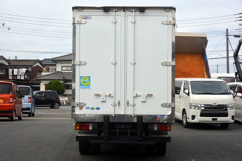 エルフ　「標準幅　セミロング」　冷蔵冷凍車　積載１９５０ｋｇ　東プレ製　－３０度設定　ラッシング２段　荷台シマ板張り　エアリブ　荷室カーテン　バックカメラ　ＥＴＣ　メッキパーツ　坂道発進補助　フォグランプ　５速ＭＴ！準中型（５トン限定）免許対応！1