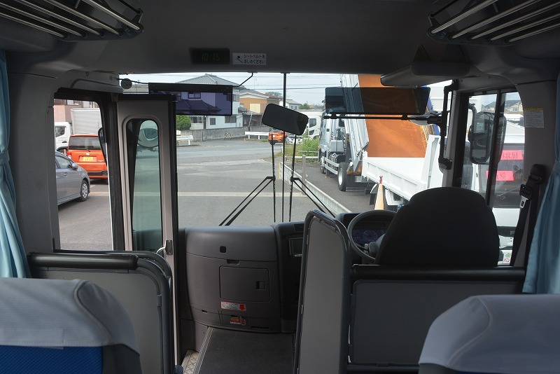 日野　メルファ　デラックス　送迎バス　４５人乗り　折り戸式自動ドア　１ドア　ルームラック　モケットシート　バックカメラ　６速ＭＴ！　BP42
