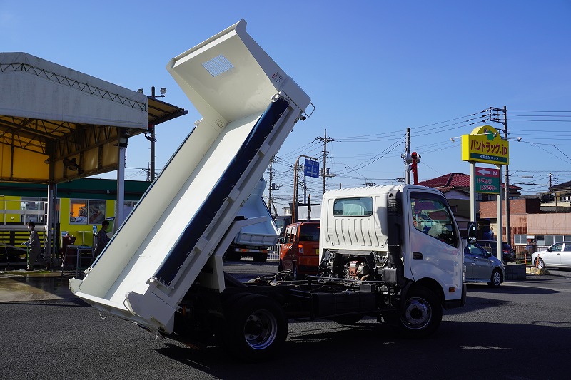 デュトロ　「ワイド」　強化　ローダーダンプ　新明和製　積載３６５０ｋｇ　三方開　スライド用ラジコン　手動コボレーン　ダンプピン　左電格ミラー　ＥＴＣ　アオリフック１対　６速ＭＴ！25