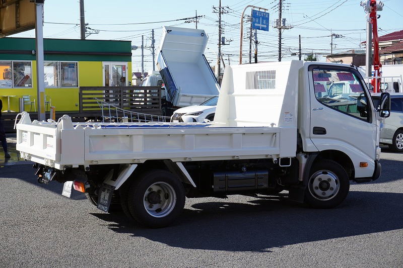 デュトロ　強化ダンプ　新明和製　積載２０００ｋｇ　三方開　手動コボレーン　鳥居アングル補強　ダンプピン　ＥＴＣ　左電格ミラー　全低床　ワンオーナー！５速ＭＴ！準中型（５トン限定）免許対応！　ＨＭ6