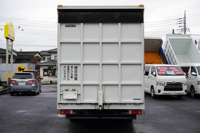 デュトロ　「ワイドロング」　馬運車　積載２０００ｋｇ　東急製　リア電動跳ね上げスロープ式ドア　サイドドア　ウインチ　荷台ゴムマット　小窓　フォグランプ　左電格ミラー　ＡＴ車！希少車！！車検「Ｒ５年１２月まで！」2