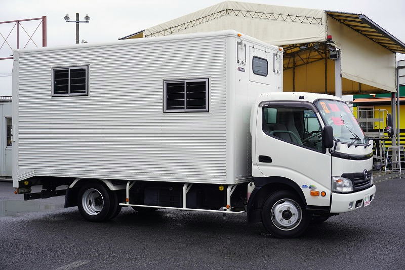 デュトロ　「ワイドロング」　馬運車　積載２０００ｋｇ　東急製　リア電動跳ね上げスロープ式ドア　サイドドア　ウインチ　荷台ゴムマット　小窓　フォグランプ　左電格ミラー　ＡＴ車！希少車！！車検「Ｒ５年１２月まで！」4