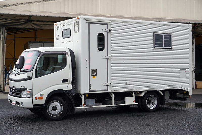 デュトロ　「ワイドロング」　馬運車　積載２０００ｋｇ　東急製　リア電動跳ね上げスロープ式ドア　サイドドア　ウインチ　荷台ゴムマット　小窓　フォグランプ　左電格ミラー　ＡＴ車！希少車！！車検「Ｒ５年１２月まで！」7