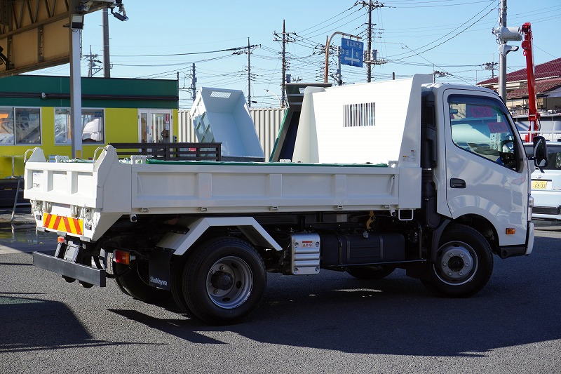 デュトロ　「ワイド」　強化　ローダーダンプ　新明和製　積載３７００ｋｇ　三方開　手動コボレーン　ダンプピン　スライド用ラジコン　６速ＭＴ！高年式！低走行！車検「Ｒ５年８月まで！」6