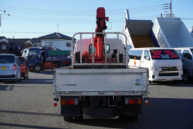 デュトロ　「標準幅　セミロング」　３段クレーン　積載２０００ｋｇ　古河ユニック製　ラジコン　フックイン　２．６３ｔ吊　ロープ穴３対　セイコーラック　ＥＴＣ　左電格ミラー　５速ＭＴ！車検「Ｒ５年６月まで！」2