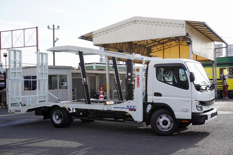 （未使用）　キャンター　「ワイド超ロング」　キャリアカー　２台積　古河ユニック製　積載３５５０ｋｇ　ウインチ　油圧リアゲート　ラジコン　坂道発進補助　左電格ミラー　ＬＥＤヘッドライト　スマートキー　衝突軽減ブレーキ　車線逸脱警報　５速ＭＴ！5