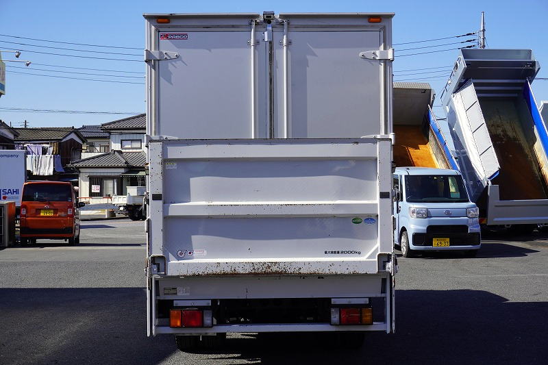 エルフ　１０尺　アルミバン　積載２０００ｋｇ　パブコ製　垂直パワーゲート付き　リア観音扉　ラッシング２段　バックカメラ　ナビ　ＥＴＣ　全高２．８ｍ以下！ＡＴ車！2