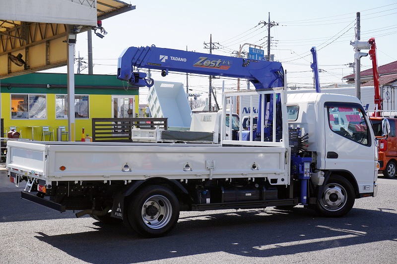 キャンター　「標準幅　ロング」　４段クレーン　積載３０００ｋｇ　タダノ製　ラジコン　フックイン　２．６３ｔ吊　セイコーラック　ロープ穴３対　左電格ミラー　キーレス　ＥＴＣ　フォグランプ　メッキパーツ　衝突軽減ブレーキ　車線逸脱警報　高年式！５速ＭＴ！6