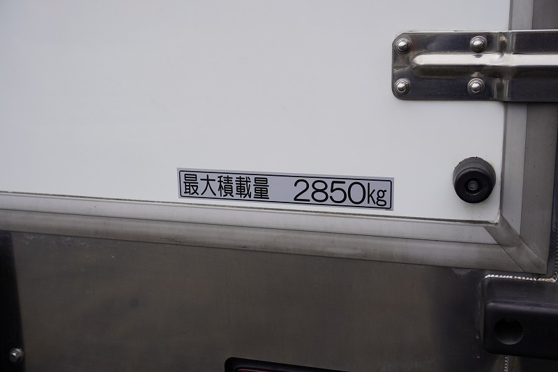 レンジャー　４トン　「ワイド　ベッドレス」　冷蔵冷凍車　積載２８５０ｋｇ　リアエアサス　６．２ｍ長　－３０度設定　荷台アルミ板張り　ラッシング２段　間仕切り　バックカメラ　ＥＴＣ２．０　菱重製　オートエアコン　衝突軽減ブレーキ　車線逸脱警報　高年式！６速ＭＴ！23