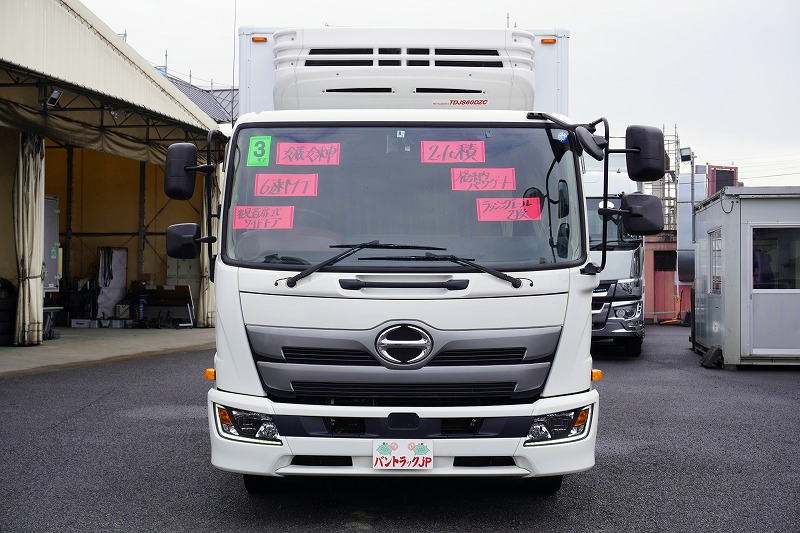 レンジャー　４トン　「ワイド　ベッド付き」　冷蔵冷凍車　積載２１００ｋｇ　リアエアサス　６．２ｍ長　格納パワーゲート　観音扉式サイドドア　－３０度設定　スタンバイ装置　荷台シマ板張り　ラッシング２段　バックカメラ　ＥＴＣ２．０　菱重製　オートエアコン　高年式！２４０馬力！６速ＭＴ！！車検「Ｒ５年８月まで！」0