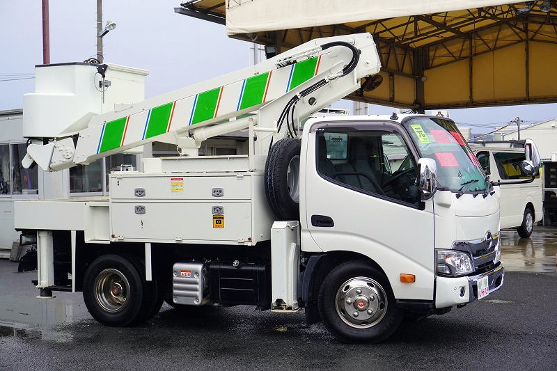 デュトロ　高所作業車　タダノ製（ＡＴ－１１０ＴＥ）　最大地上高１１ｍ　ＦＲＰバケット　バケット積載荷重１２０ｋｇ　積載４５０ｋｇ　ブーム自動格納　ジャッキ自動張り出し　工具箱　社外ナビ　ＥＴＣ　バックカメラ　左電格ミラー　坂道発進補助　クリアランスソナー　メッキパーツ　ＬＥＤヘッドライト　衝突軽減ブレーキ　車線逸脱警報　アワーメーター：４８０ｈ　電気工事仕様！低走行！６速ＭＴ！4