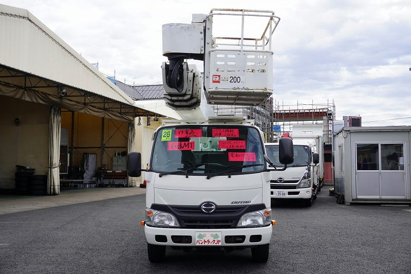 デュトロ　高所作業車　アイチ製（ＳＫー２２Ａ）　最大地上高２２．１ｍ　鉄製バケット　バケット積載荷重２００ｋｇ　アワーメーター：１９４０ｈ　積載１００ｋｇ　ジョイスティックタイプ　ブーム自動格納　ＥＴＣ　坂道発進補助　左電格ミラー　電動パーキングブレーキ　６速ＭＴ！0