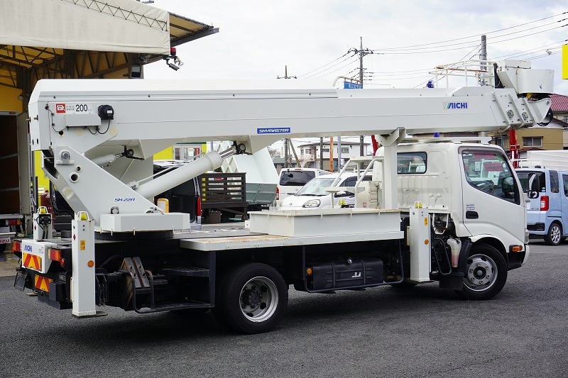 デュトロ　高所作業車　アイチ製（ＳＫー２２Ａ）　最大地上高２２．１ｍ　鉄製バケット　バケット積載荷重２００ｋｇ　アワーメーター：１９４０ｈ　積載１００ｋｇ　ジョイスティックタイプ　ブーム自動格納　ＥＴＣ　坂道発進補助　左電格ミラー　電動パーキングブレーキ　６速ＭＴ！6