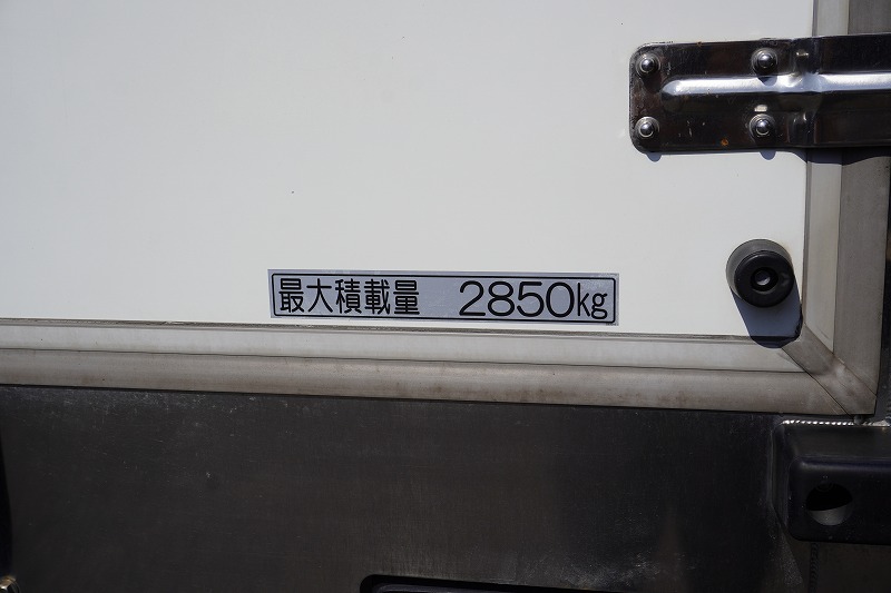 レンジャー　４トン　「ワイド　ベッドレス」　冷蔵冷凍車　積載２８５０ｋｇ　リアエアサス　６．２ｍ長　－３０度設定　荷台アルミ板張り　ラッシング２段　バックカメラ　菱重製　オートエアコン　衝突軽減ブレーキ　車線逸脱警報　６速ＭＴ！24