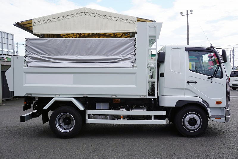 （未使用）　ファイター　増トン　「ベッド付き」　土砂ダンプ　新明和製　一方開　積載７１００ｋｇ　電動コボレーン　鳥居シートデッキ＆ラダー　造りボディー　砂切り　ミラーヒーター　ＥＴＣ２．０　ＨＩＤヘッドライト　運転席エアサスシート　オートエアコン　メッキパーツ多数！高機能パッケージ！６速ＭＴ！車検「Ｒ５年１１月まで！」3