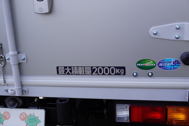 （未使用）　キャンター　１０尺　アルミバン　高箱　積載２０００ｋｇ　サイドドア　ラッシング２段　「内寸高２．３３ｍ」　バックモニター　ＥＴＣ　左電格ミラー　坂道発進補助　スマートキー　ＬＥＤヘッドライト　フォグランプ　メッキパーツ！５速ＭＴ！22