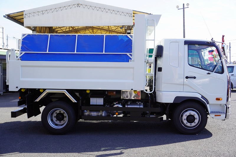 （未使用）　ファイター　増トン　「ベッド付き」　土砂ダンプ　新明和製　一方開　積載７５００ｋｇ　電動コボレーン　船底型　鳥居シートデッキ＆ラダー　ＥＴＣ　メッキパーツ　ＨＩＤヘッドライト　坂道発進補助　６速ＭＴ！車検「Ｒ５年９月まで！」3