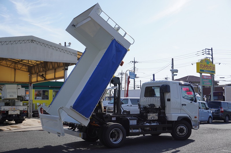 （未使用）　ファイター　増トン　「ベッド付き」　土砂ダンプ　新明和製　一方開　積載７５００ｋｇ　電動コボレーン　船底型　鳥居シートデッキ＆ラダー　ＥＴＣ　メッキパーツ　ＨＩＤヘッドライト　坂道発進補助　６速ＭＴ！車検「Ｒ５年９月まで！」24