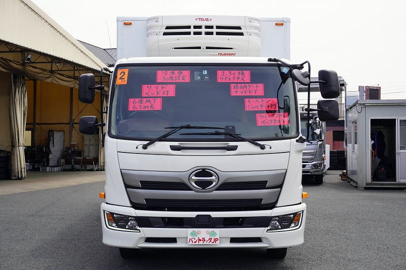 レンジャー　４トン　「ワイド　ベッド付き」　冷蔵冷凍車　積載２３００ｋｇ　リアエアサス　６．２ｍ長　格納パワーゲート　サイドドア　－３０度設定　キーストン　ジョルダー４列　ラッシング２段　バックカメラ　菱重製　オートエアコン　６速ＭＴ！0