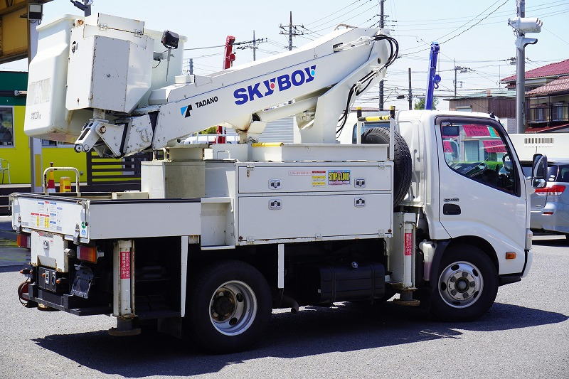 デュトロ　高所作業車　タダノ製（ＡＴ－１００ＴＴ）　最大地上高９．９ｍ　ＦＲＰバケット　バケット積載荷重２００ｋｇ　積載５００ｋｇ　工具入れ　バックカメラ　坂道発進補助　キーレス　電動パーキングブレーキ　アワーメーター：１７０５ｈ　５速ＭＴ！6