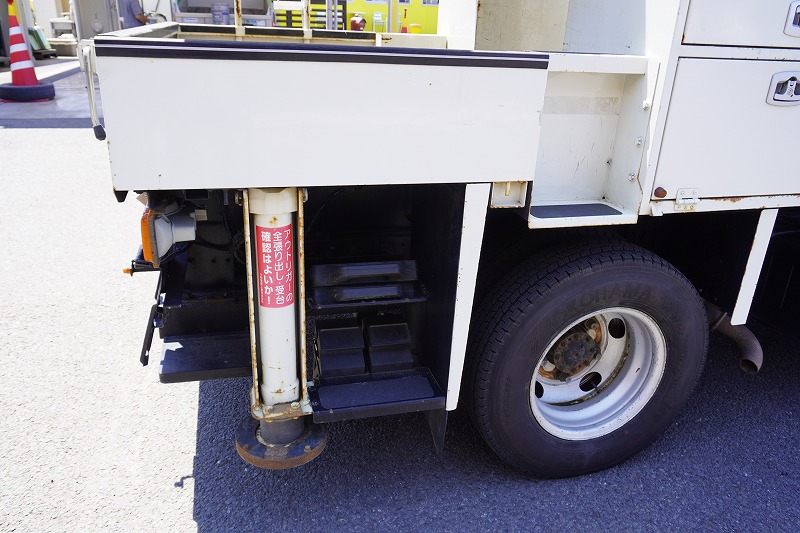 デュトロ　高所作業車　タダノ製（ＡＴ－１００ＴＴ）　最大地上高９．９ｍ　ＦＲＰバケット　バケット積載荷重２００ｋｇ　積載５００ｋｇ　工具入れ　バックカメラ　坂道発進補助　キーレス　電動パーキングブレーキ　アワーメーター：１７０５ｈ　５速ＭＴ！19