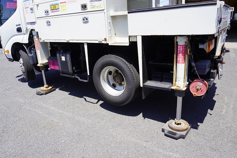 デュトロ　高所作業車　タダノ製（ＡＴ－１００ＴＴ）　最大地上高９．９ｍ　ＦＲＰバケット　バケット積載荷重２００ｋｇ　積載５００ｋｇ　工具入れ　バックカメラ　坂道発進補助　キーレス　電動パーキングブレーキ　アワーメーター：１７０５ｈ　５速ＭＴ！27