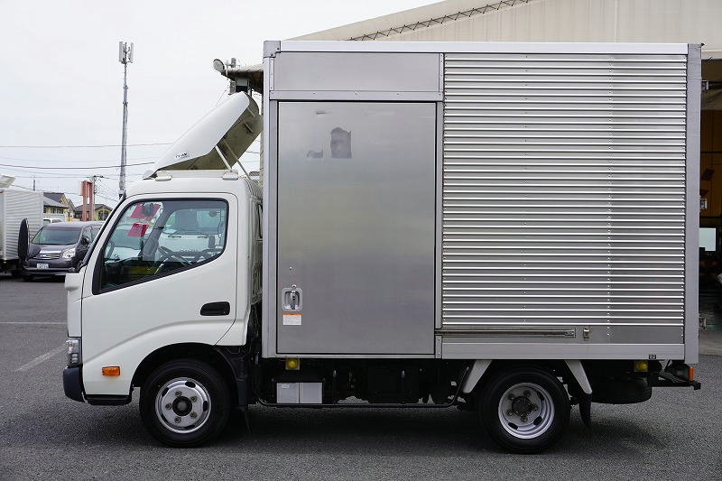 トヨエース　１０尺　アルミバン　積載２０００ｋｇ　トヨタ車体製　サイドドア　ラッシング１段　導風板　バックカメラ　ＥＴＣ　９０度ストッパー　衝突軽減ブレーキ　車線逸脱警報　ワンオーナー！ＡＴ車！1