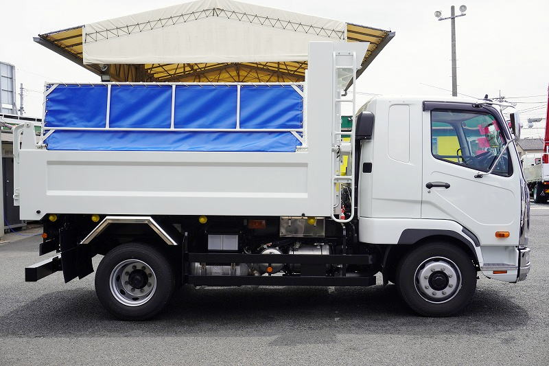 （未使用）　ファイター　増トン　「ベッド付き」　土砂ダンプ　新明和製　一方開　積載７５００ｋｇ　電動コボレーン　船底型　鳥居シートデッキ＆ラダー　ＥＴＣ　メッキパーツ　ＨＩＤヘッドライト　坂道発進補助　６速ＭＴ！車検「Ｒ５年９月まで！」3