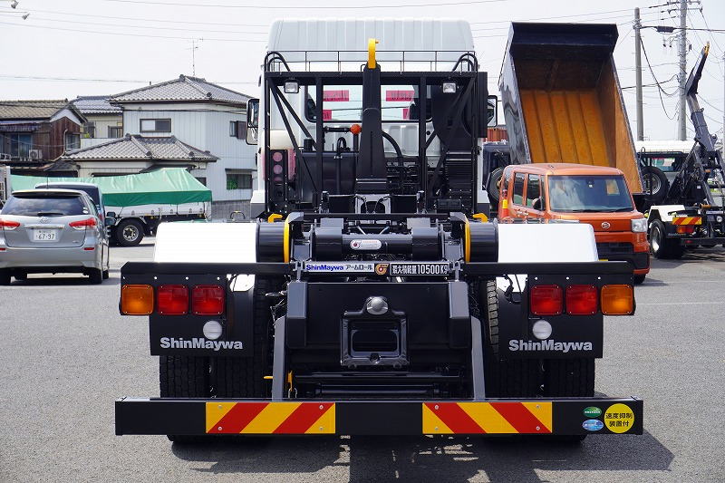 （未使用）　スーパーグレート　大型　「ハイルーフ」　三軸　アームロール　新明和製　積載１０５００ｋｇ　ツインシリンダー　キャブバックステップ　ステンレス工具箱　メッキパーツ　ＬＥＤヘッドライト　ミラーヒーター　キーレス　７速ＭＴ！車検「Ｒ６年２月まで！」2